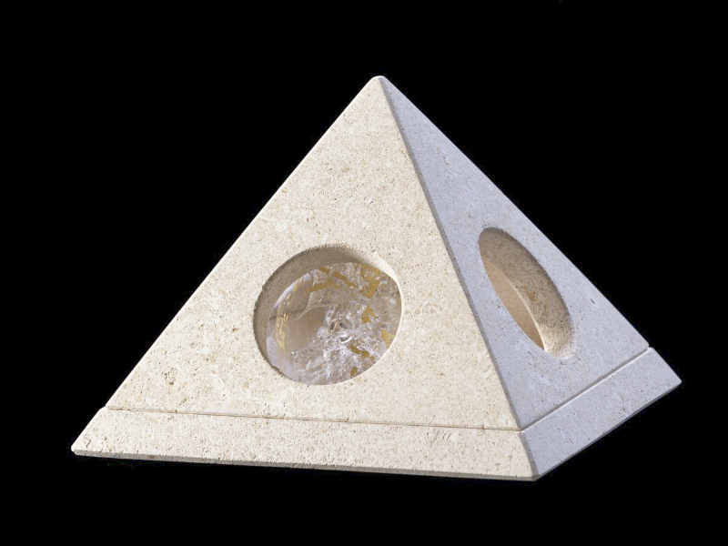 Kristall Stein-Pyramide